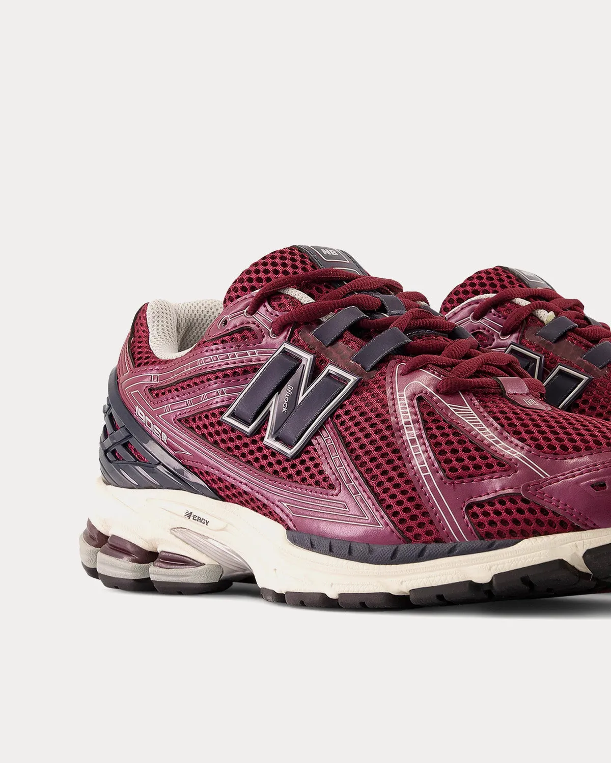 1906R NB Burgundy / Eclipse a/ Concrete Low Top Sneakers