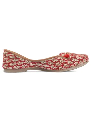 DESI COLOUR Women Red Ethnic Mojaris with Embroidered Flats