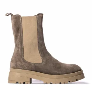 Favour Boots in Tan Suede