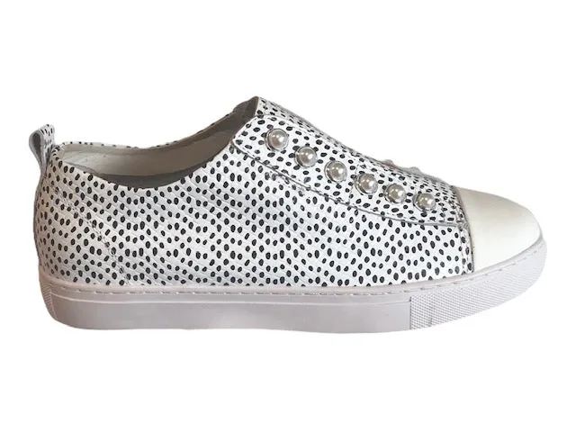 HINAKO Pearl Black Spot Sneakers