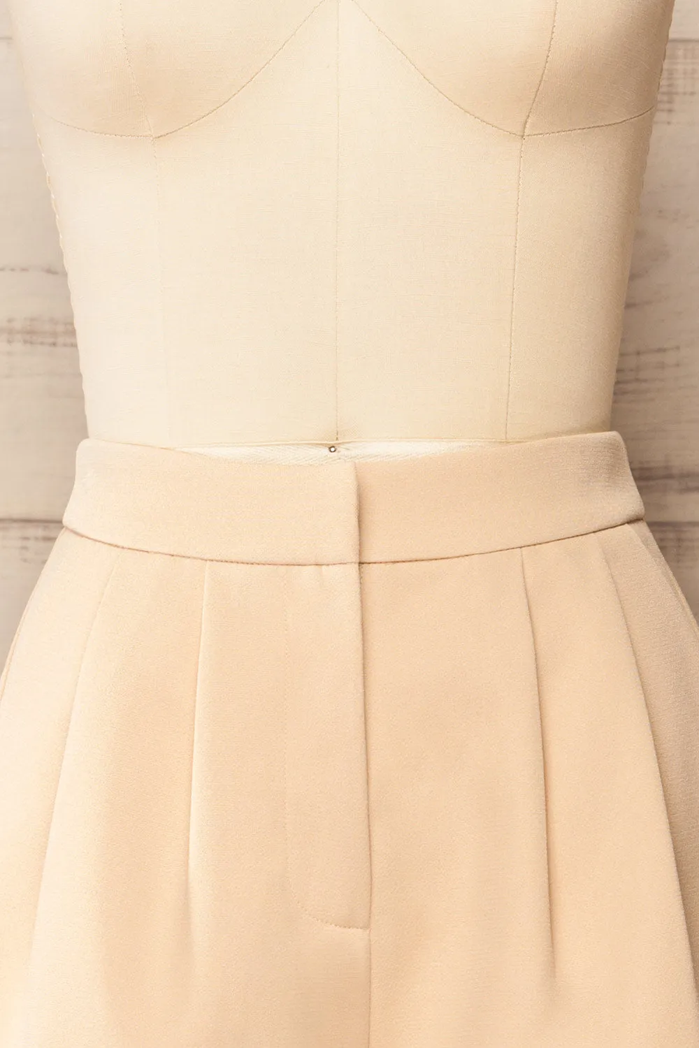 Lonsdale Beige | High-Waisted Shorts w/ Pockets