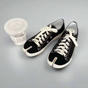 Tabi Canvas: Women's Split Toe Sneakers