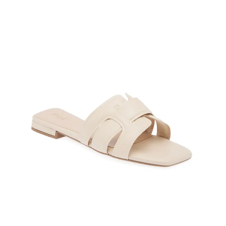 Trendy Flat Sandal BCM 172