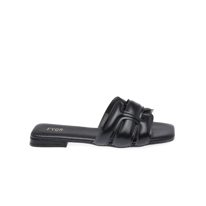 Trendy Flat Sandal BCM 172