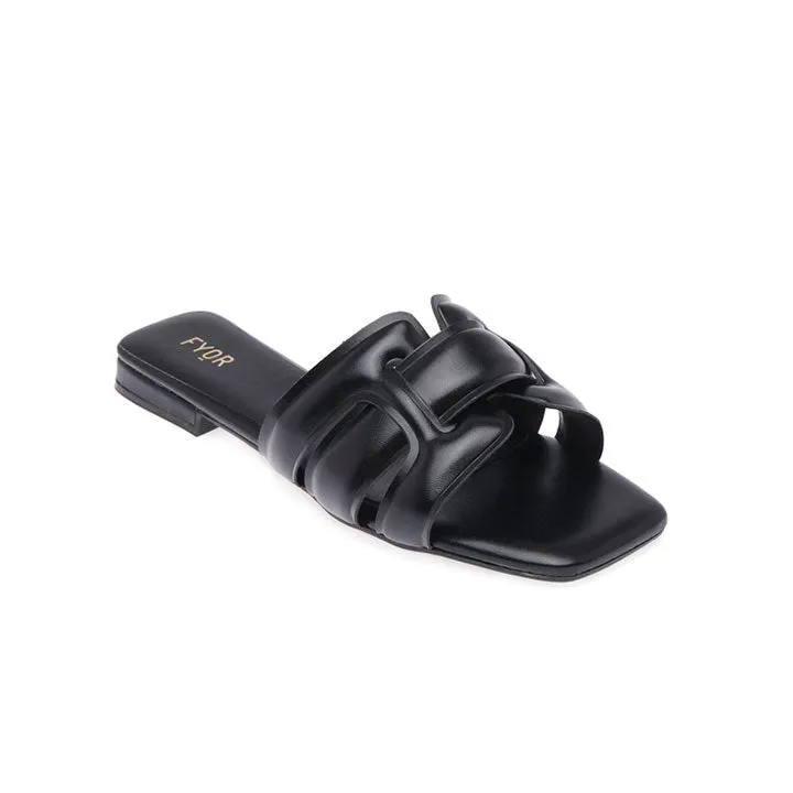 Trendy Flat Sandal BCM 172